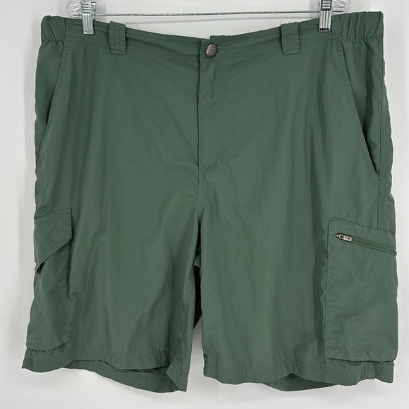 Columbia Omni Shade Sun Protection Cargo Shorts Men’s Size 42 in Green - Picture 1 of 14